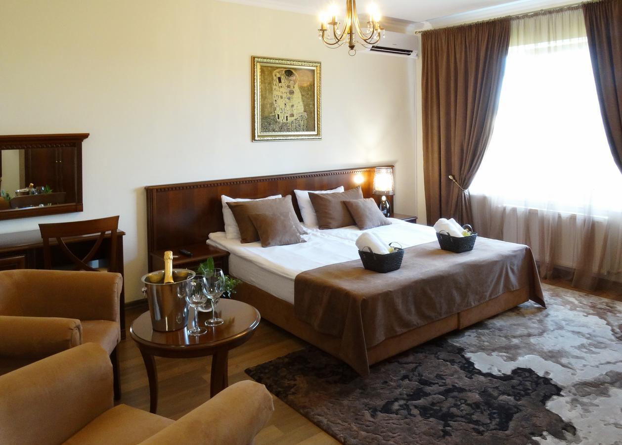 Henry Ford Mini Hotel Одесса Экстерьер фото